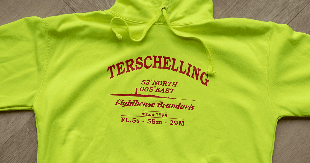 Een sweater met de tekst 'Terschelling' erop.