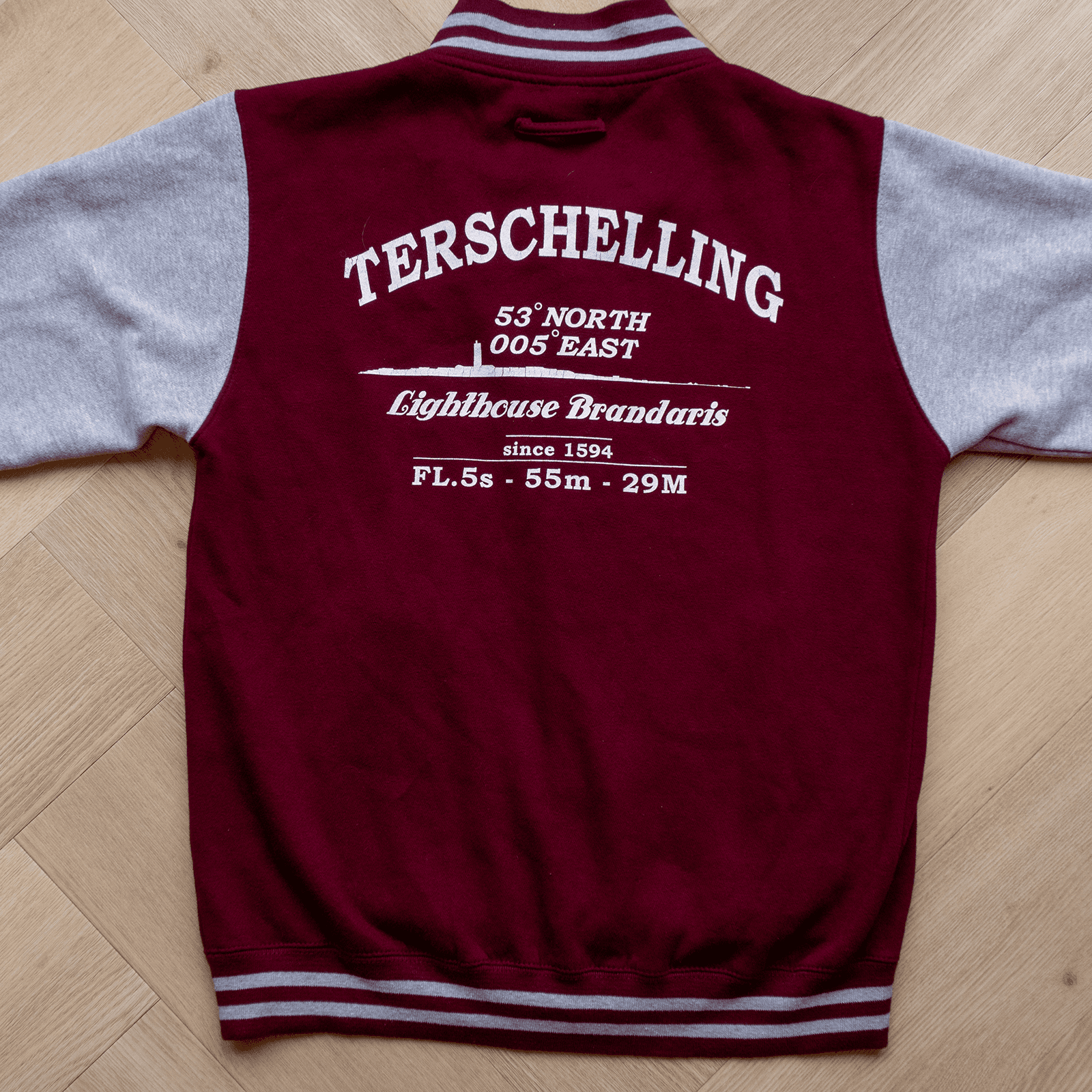 Een sweater met de tekst 'Terschelling' erop.