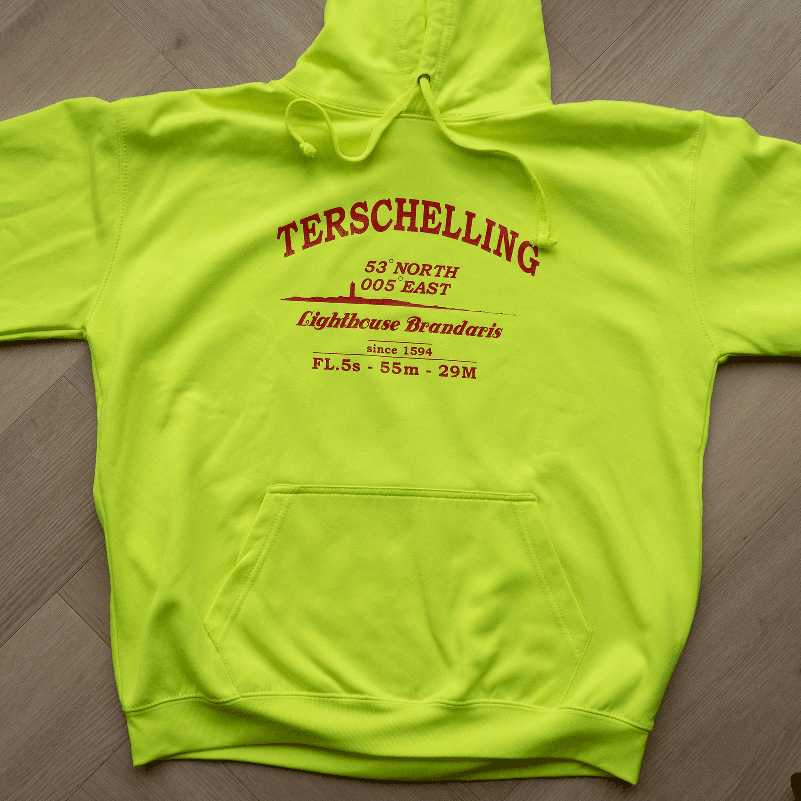 Een sweater met de tekst 'Terschelling' erop.