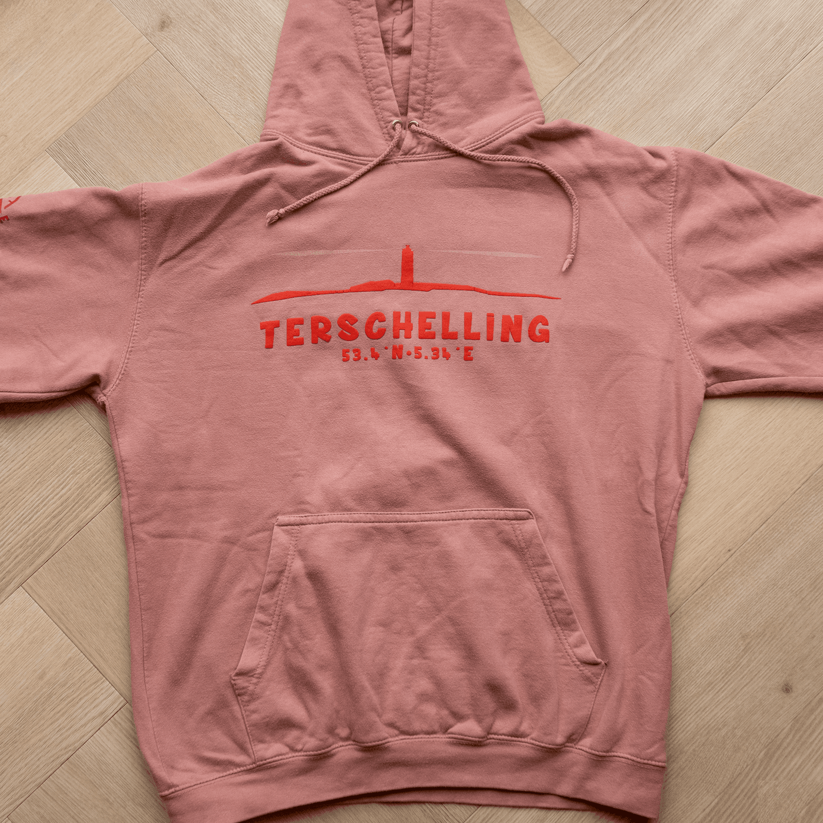 Een sweater met de tekst 'Terschelling' erop.