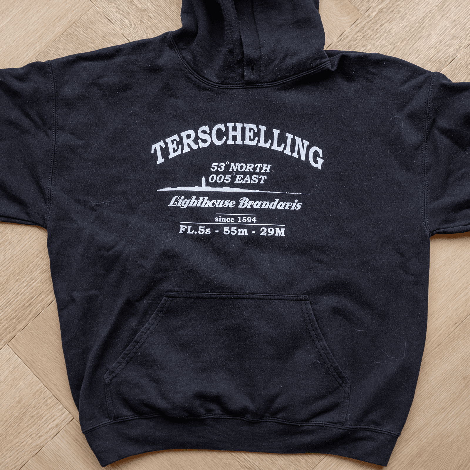 Een sweater met de tekst 'Terschelling' erop.